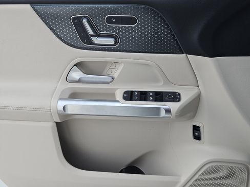 Certified 2025 Mercedes-Benz GLB 250 image 23