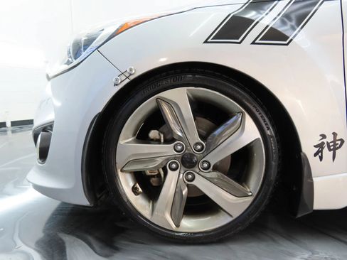 Used 2013 Hyundai Veloster Turbo FWD image 15
