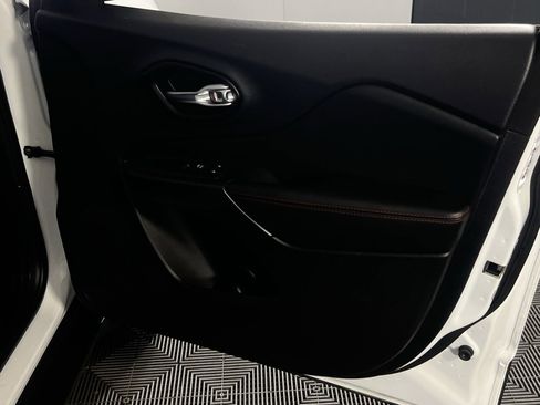 Certified 2022 Jeep Cherokee Trailhawk w/ Technology Group B image 31