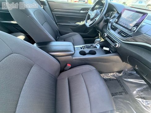 Used 2025 Nissan Altima 2.5 SV AWD/4WD image 13