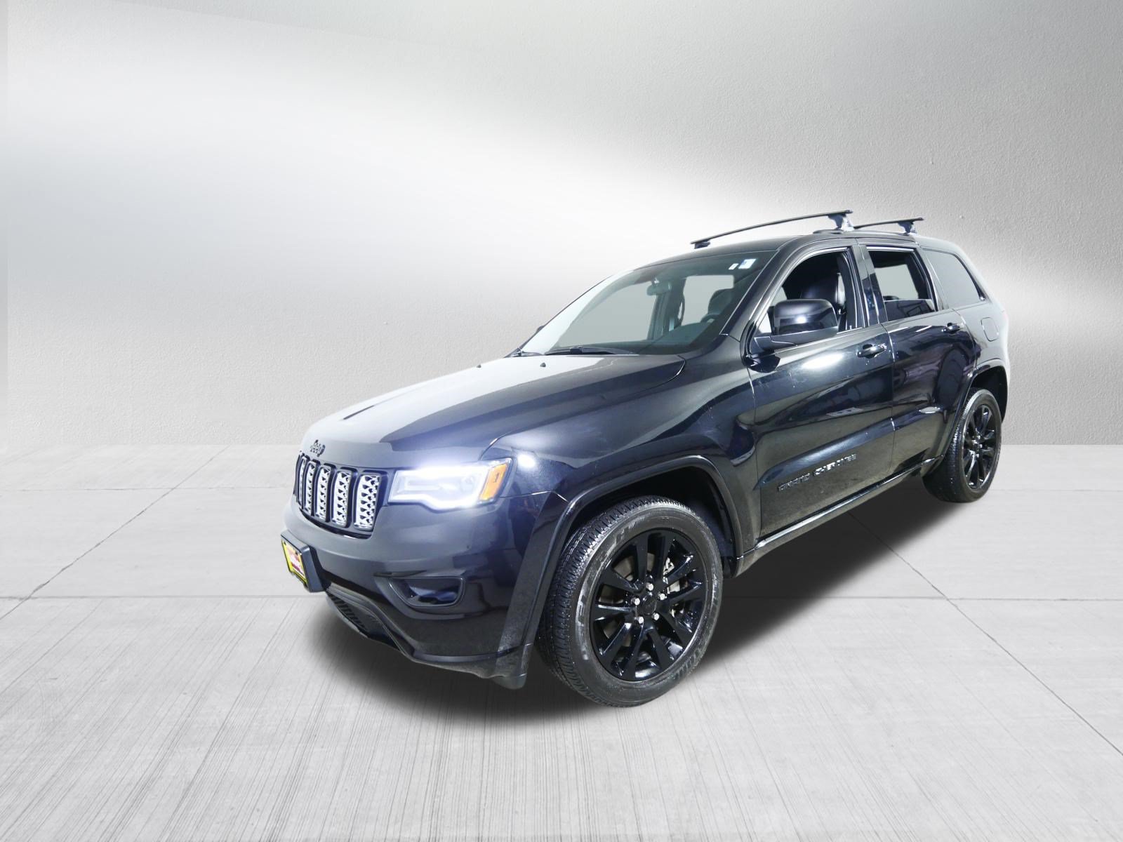 Used 2021 Jeep Grand Cherokee Laredo X AWD/4WD image 3