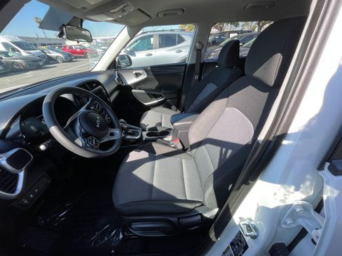 Used 2025 Kia Soul LX w/ LX Technology Package image 27