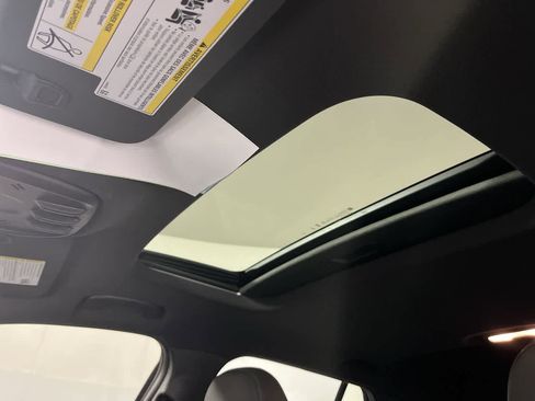 Used 2024 Chevrolet Trax RS w/ Sunroof Package FWD image 24