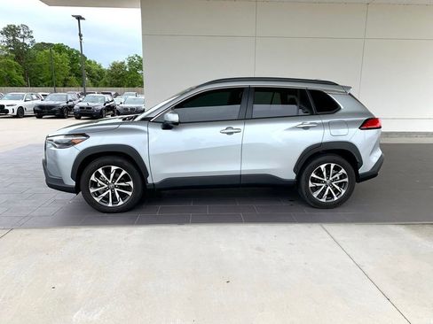 Used 2023 Toyota Corolla Cross XLE w/ Convenience Package image 8