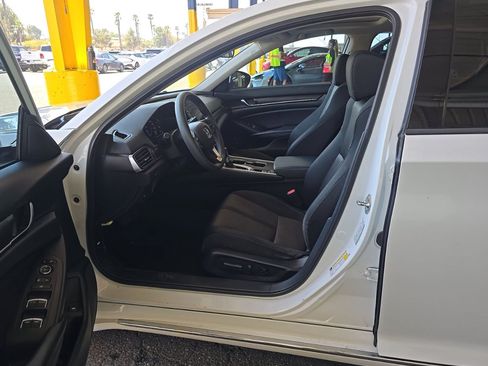 Used 2018 Honda Accord EX image 7