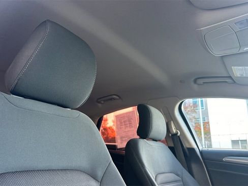 Used 2018 Ford Fusion SE image 16