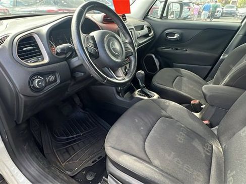 Used 2015 Jeep Renegade Latitude image 12