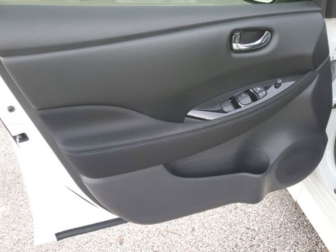 Certified 2024 Nissan Leaf SV Plus image 13