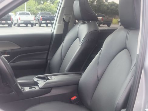 Used 2025 Toyota Grand Highlander AWD image 19
