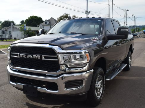 Used 2024 RAM 2500 Tradesman w/ Chrome Appearance Group AWD/4WD image 4
