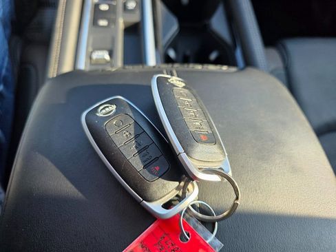 Used 2024 Nissan Pathfinder Platinum w/ Cargo Package image 31