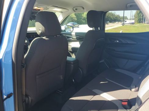 Used 2024 Chevrolet TrailBlazer LT w/ Driver Confidence Package FWD image 8