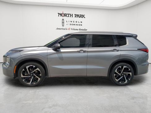 Used 2022 Mitsubishi Outlander SEL FWD image 2