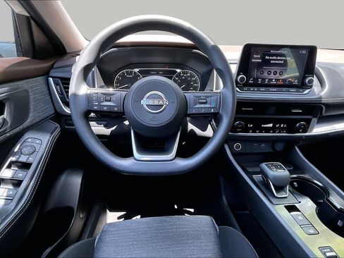 Certified 2023 Nissan Rogue SV FWD image 6