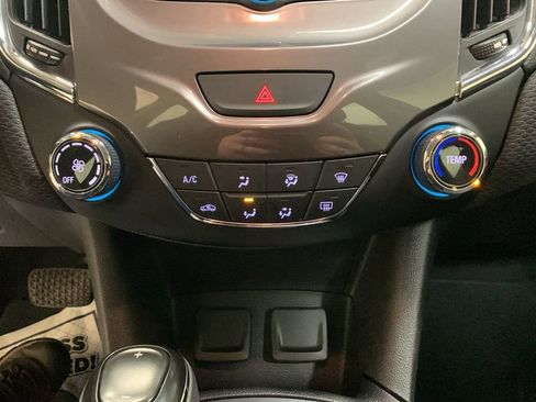 Used 2018 Chevrolet Cruze LT image 34