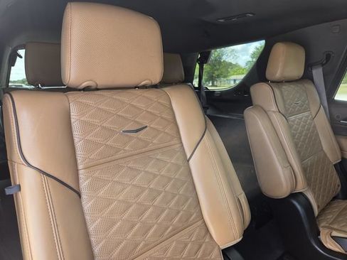 Used 2022 Cadillac Escalade Premium Luxury AWD/4WD image 33