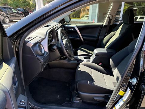 Used 2016 Toyota RAV4 XLE image 9