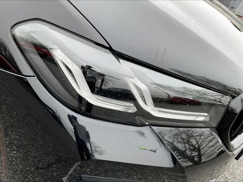 Used 2023 BMW M550i xDrive w/ Dynamic Handling Package image 25