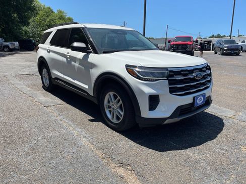 Used 2025 Ford Explorer Active RWD image 9