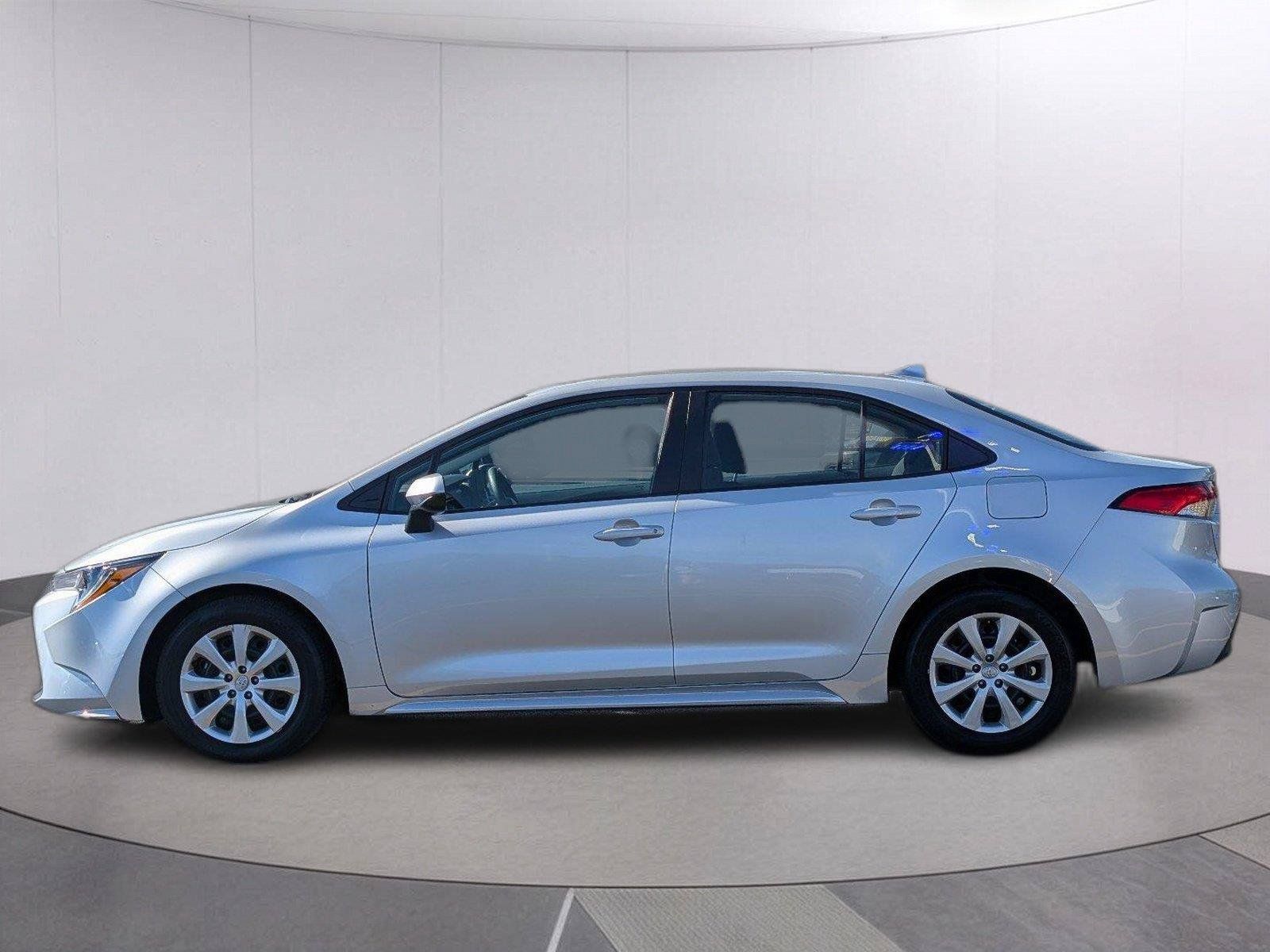 Used 2025 Toyota Corolla LE FWD image 2