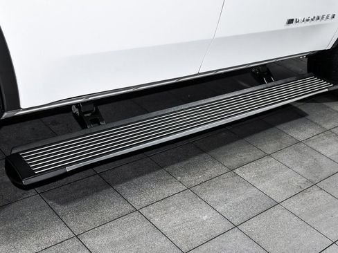 Used 2022 Jeep Wagoneer Series III w/ Premium Group I image 91