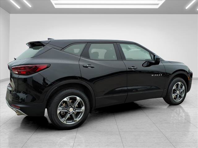 Used 2025 Chevrolet Blazer LT FWD image 11
