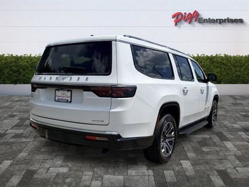 Used 2024 Jeep Wagoneer L Series II RWD image 13