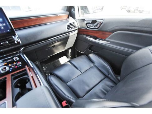 Used 2024 Lincoln Navigator Premiere image 8