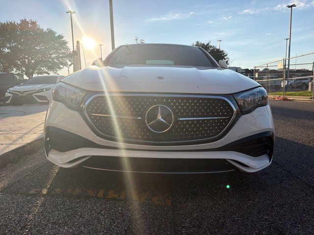 Used 2024 Mercedes-Benz E 350 4MATIC Sedan image 2