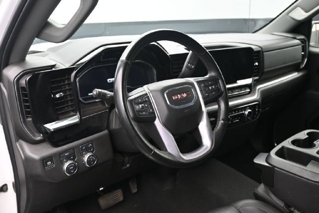 Used 2025 GMC Sierra 1500 SLT AWD/4WD image 12