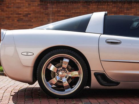Used 2003 Chevrolet Corvette Coupe RWD image 8