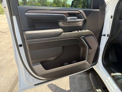 Used 2023 Chevrolet Silverado 1500 LT AWD/4WD image 11