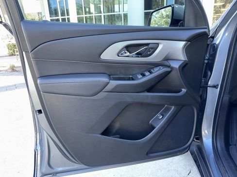 Used 2020 Chevrolet Traverse LT image 15