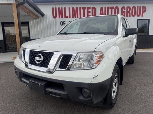 Used 2019 Nissan Frontier S image 2