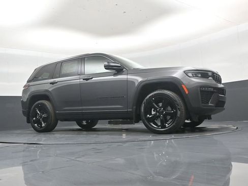 New 2026 Jeep Grand Cherokee Limited w/ Limited Altitude Package AWD/4WD image 39