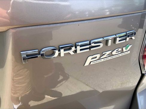 Used 2015 Subaru Forester 2.5i Limited AWD/4WD image 10