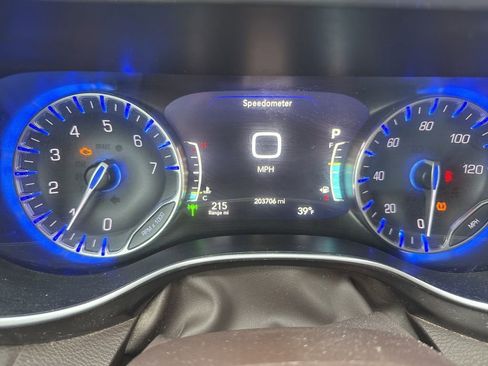 Used 2017 Chrysler Pacifica Touring-L Plus w/ Tire & Wheel Group image 22