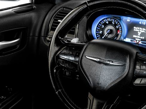 Used 2019 Chrysler 300 S image 15