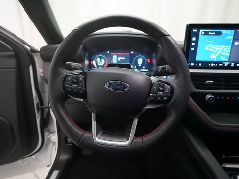 Used 2025 Ford Explorer ST-Line w/ ST-Line Street Pack AWD/4WD image 4