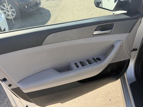 Used 2019 Hyundai Sonata SE FWD image 11