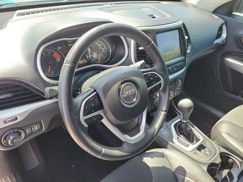 Used 2018 Jeep Cherokee Trailhawk AWD/4WD image 21