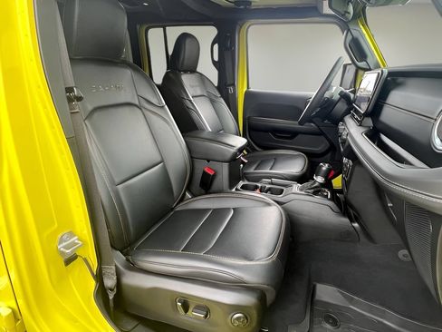 Used 2024 Jeep Wrangler Unlimited Sahara AWD/4WD image 16