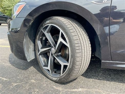 Used 2020 Volkswagen Passat 2.0T R-Line image 32