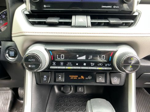 Used 2022 Toyota RAV4 XLE w/ Convenience Package AWD/4WD image 17