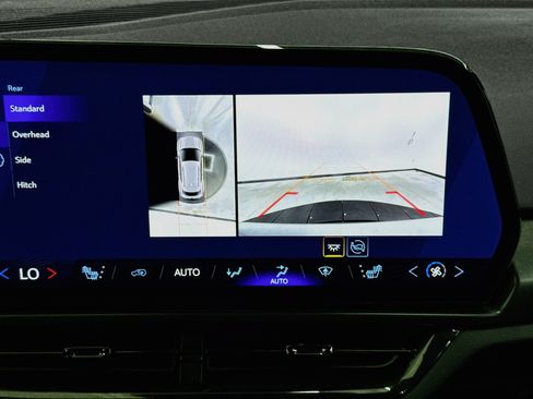 Used 2024 Chevrolet Equinox EV RS FWD image 23