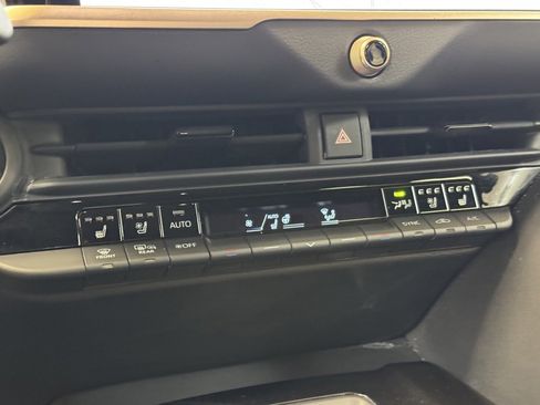 Used 2025 Toyota Crown Signia image 41