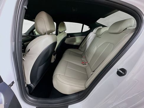 Used 2022 Genesis G70 2.0T image 27