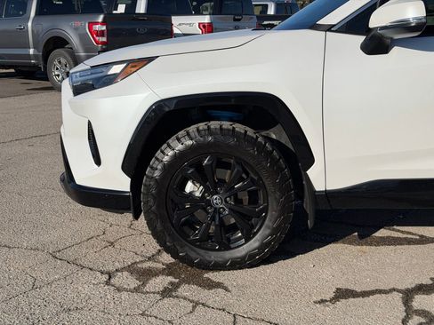 Used 2025 Toyota RAV4 SE image 12