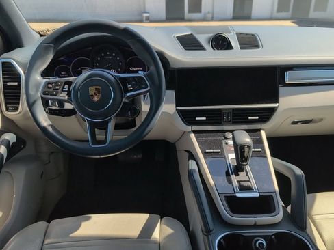 Used 2022 Porsche Cayenne Platinum Edition AWD/4WD image 11