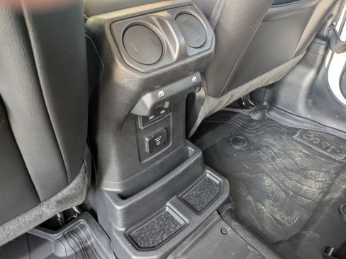 Used 2021 Jeep Wrangler Unlimited Sahara image 13